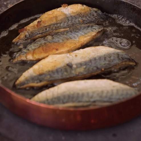 Sgombro in carpione ricetta - procedimento 1