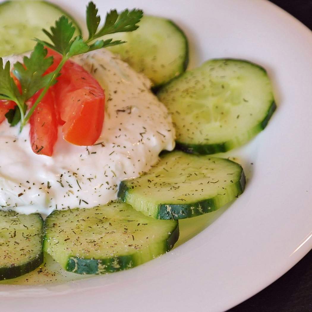 Hogyan készítsünk autentikus görög Tzatziki szószt?