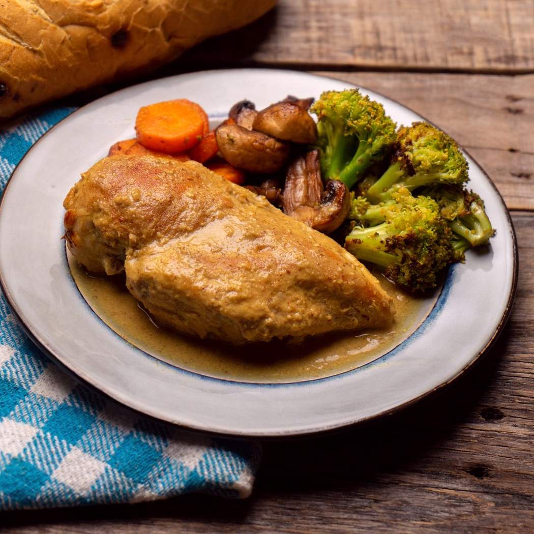 Pollo con verdure in salsa di senape