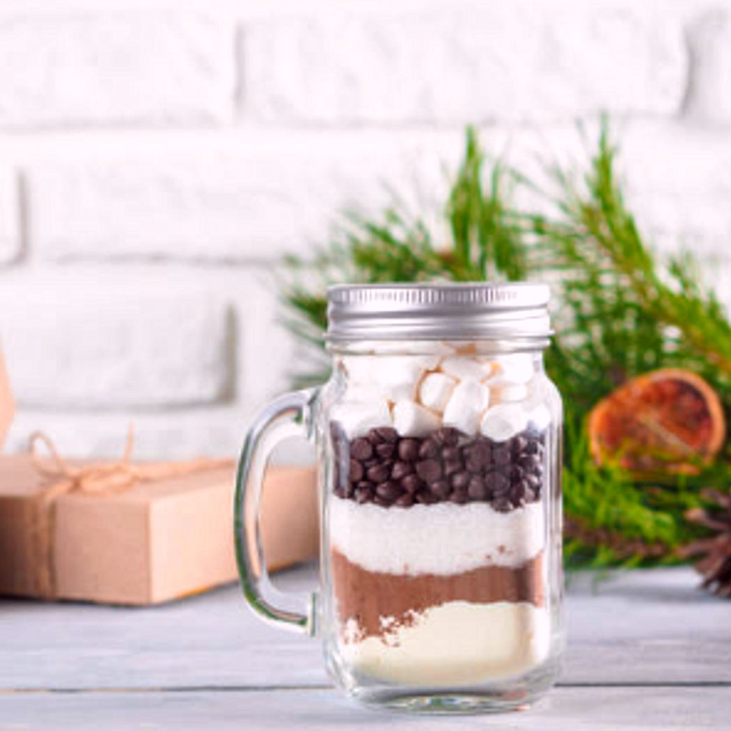 Sütőkeverék egy üvegben a brownie-khoz: édes, házi készítésű ajándék