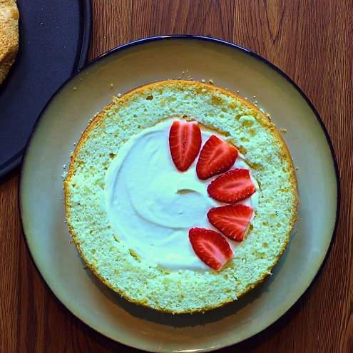 Torta mimosa alle fragole - procedimento 1