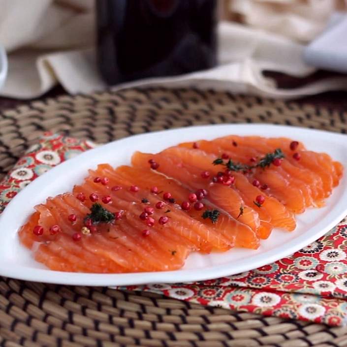 Homemade Classic Salmon Gravlax recipe