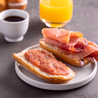 Previsualización de la receta Desayuno o cena fácil con pan tumaca con ajo