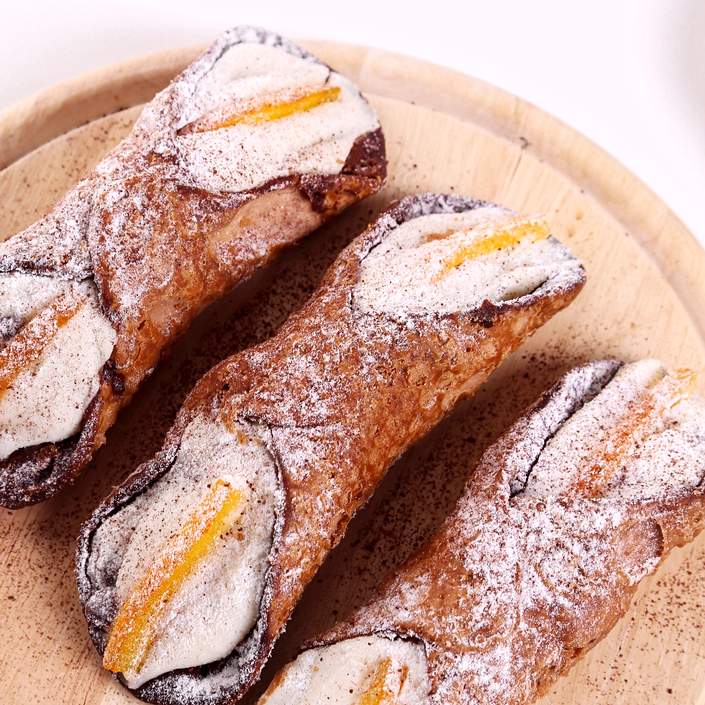 Un cannoli delicioso típico italiano