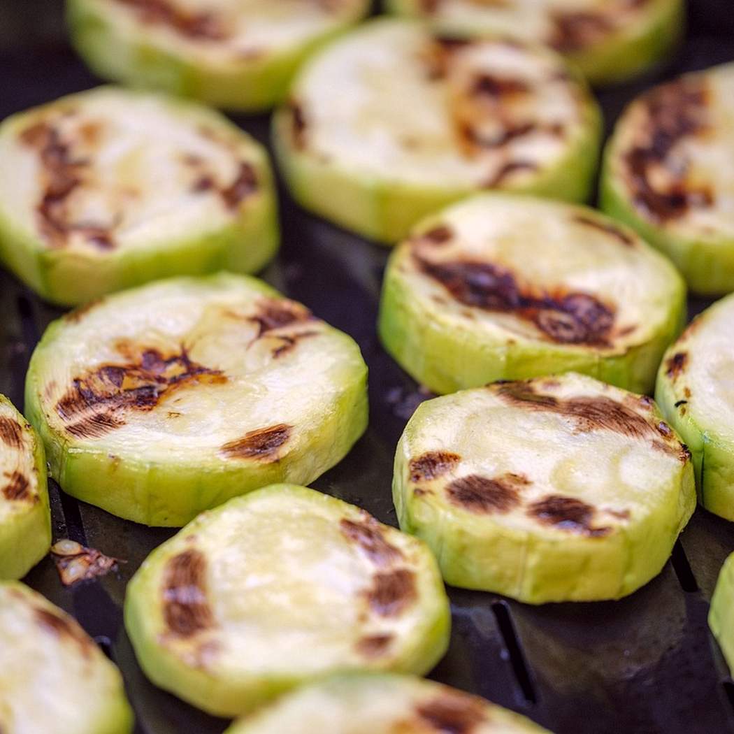 Chips di zucchine grigliate perfette e salutari