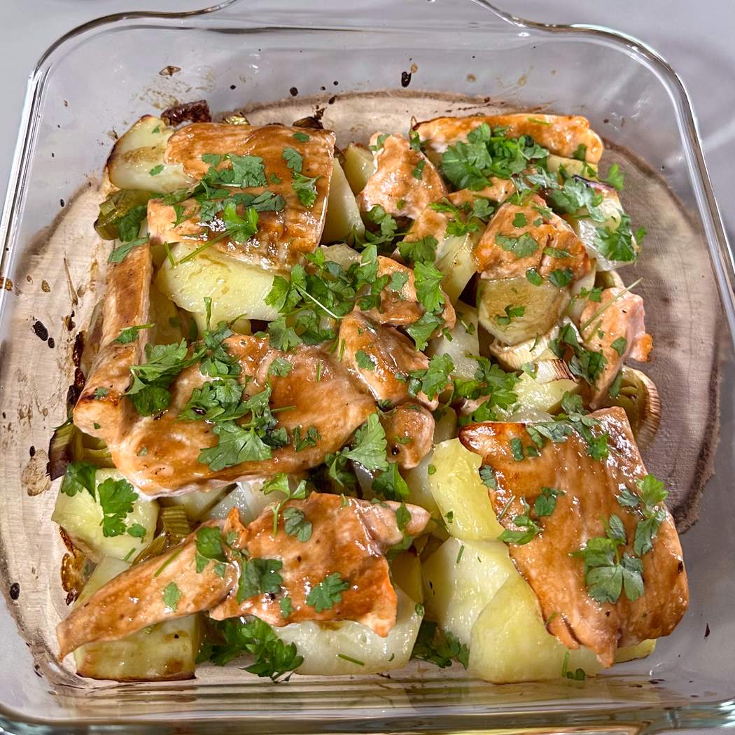 Salmone e patate da una teglia