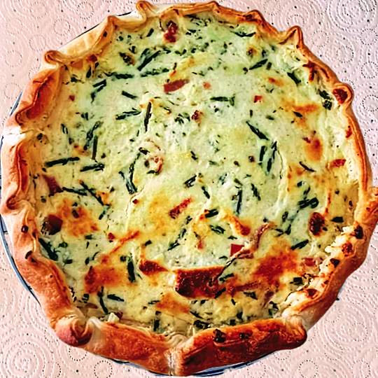 Anteprima ricetta Torta salata con ricotta di pecora, asparagi selvatici e speck