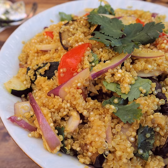 Anteprima ricetta Insalata croccante di cavolo nero, mirtilli rossi e quinoa con condimento