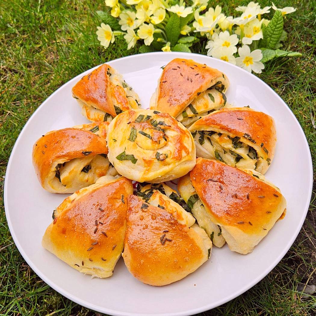 Najlepšie kysnuté trojuholníky s medvedím cesnakom .