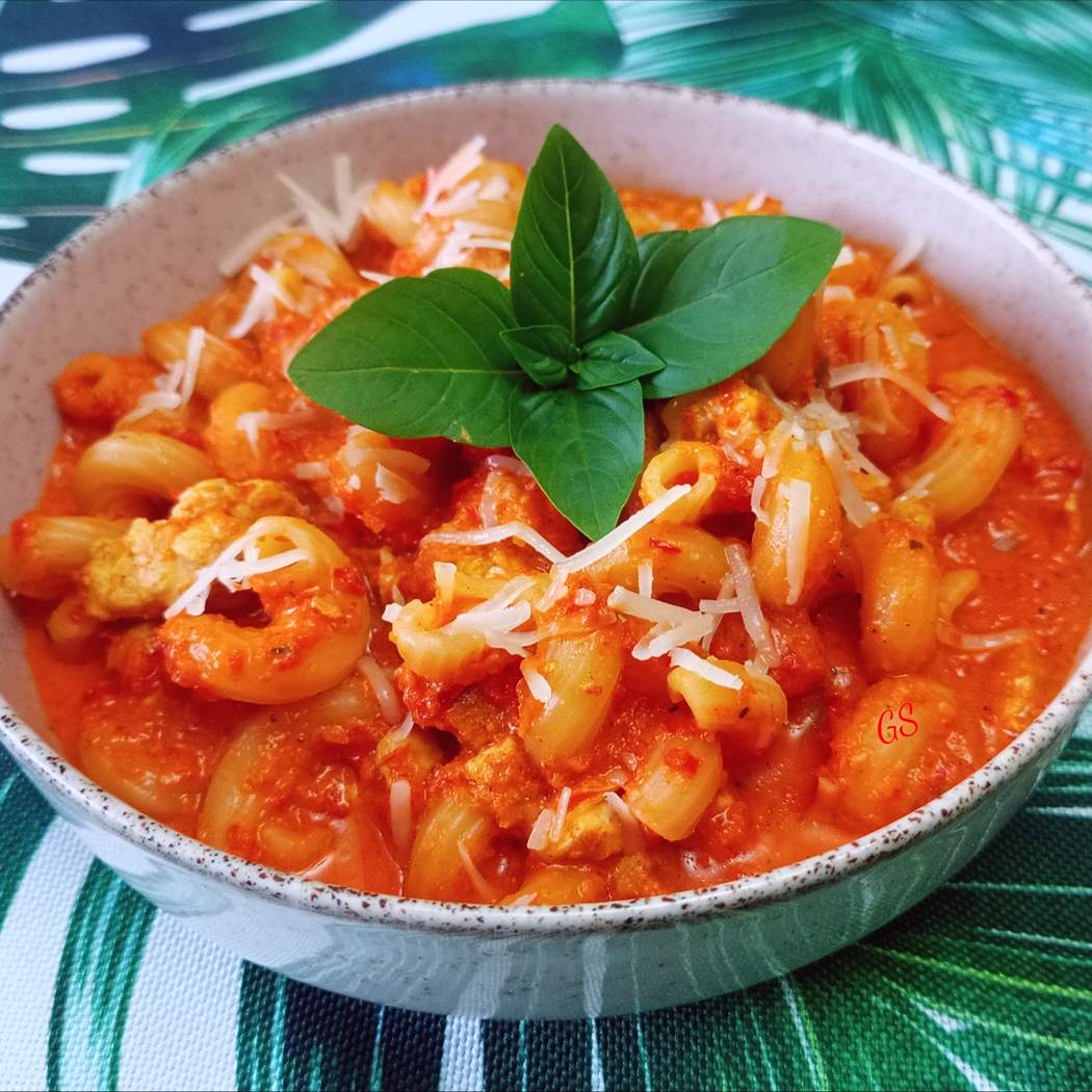 Makaron Cavatoappi z kurczakiem w sosie z pieczonej papryki