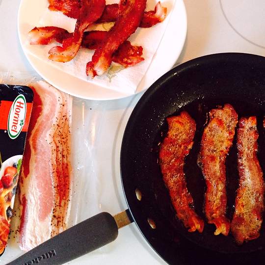 Anteprima ricetta Come cucinare la pancetta di tempeh per la colazione vegana