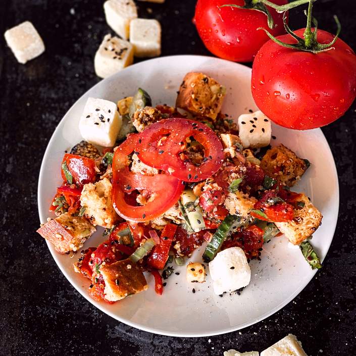 La auténtica receta de una ensalada italiana, llamada panzanella