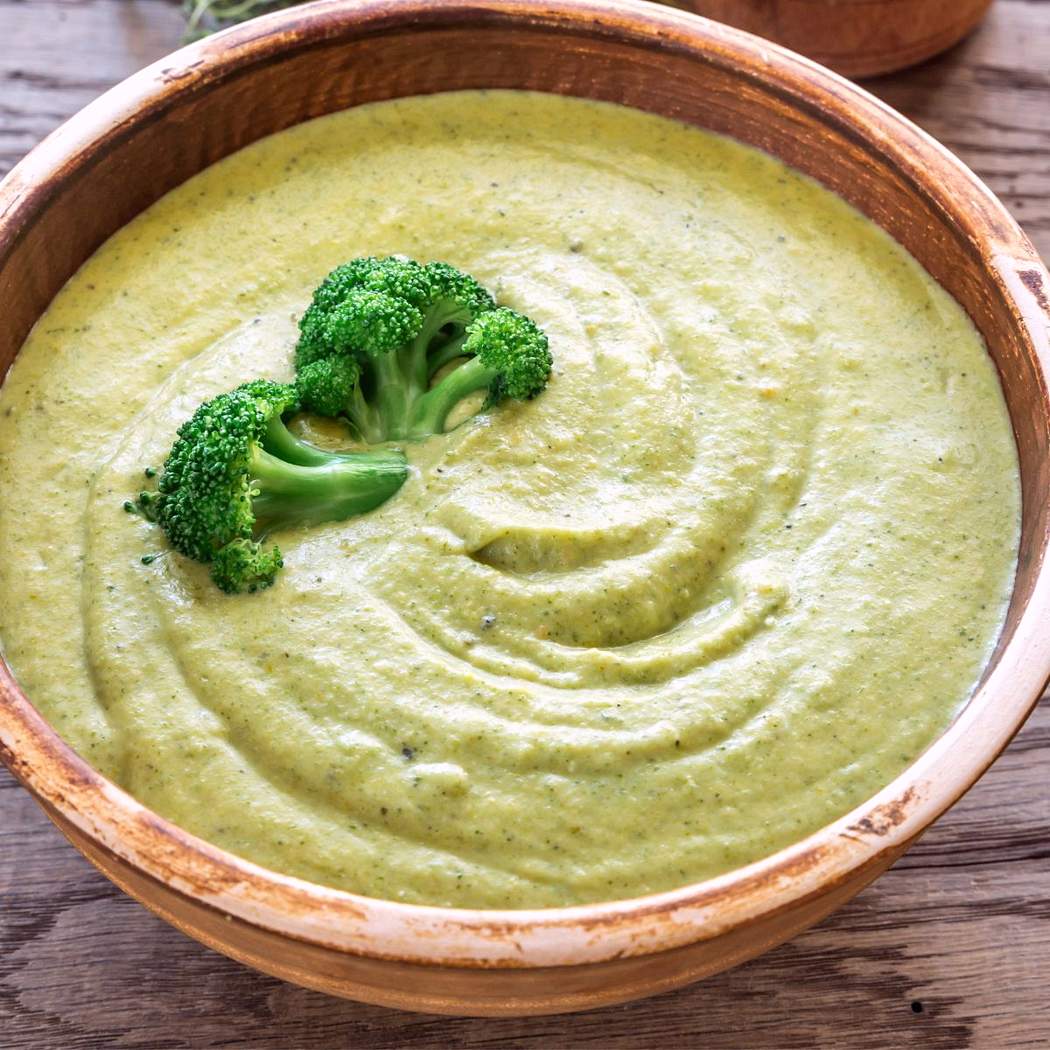Zuppa di broccoli con latte di cocco