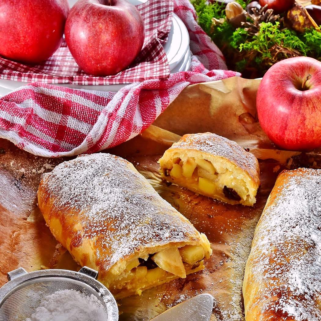 Strudel di mele con pasta sfoglia come lo faceva la nonna