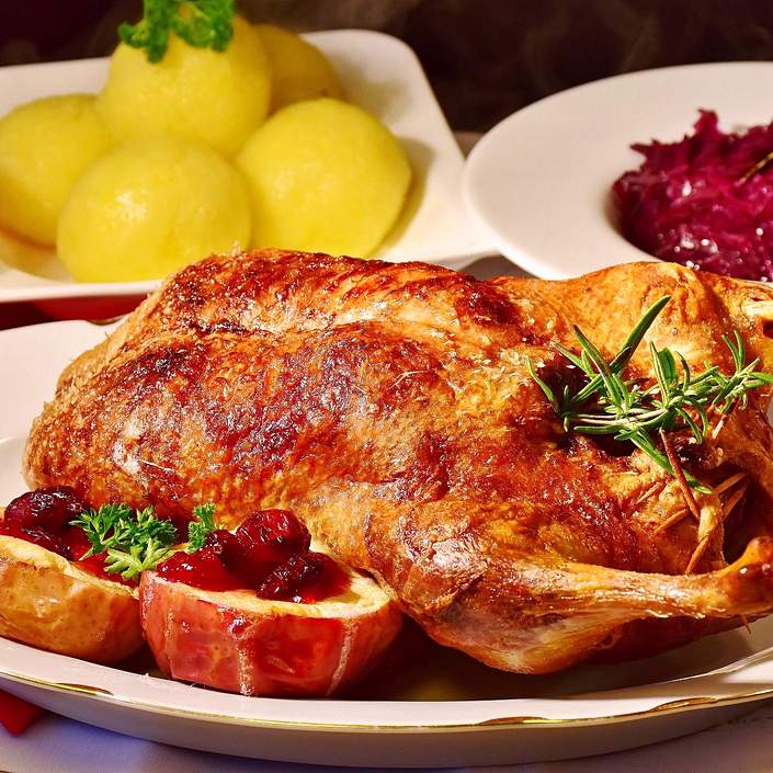 Weihnachtsente mit Preiselbeersauce und Rosmarin Rezept
