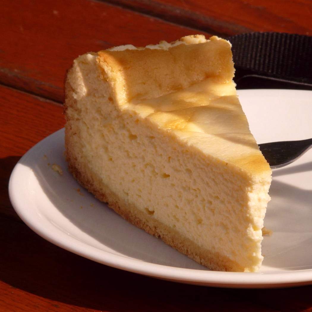 Cheesecake su biscotti con budino