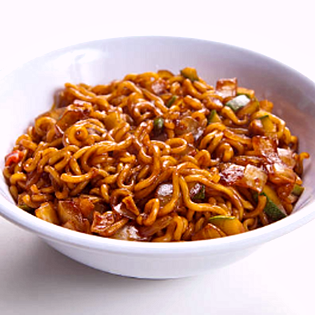 Recipe preview "Jajangmyeon" Korean noodles with pork and bean paste.