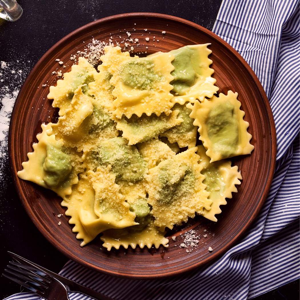 Ravioli ricotta e asparagi
