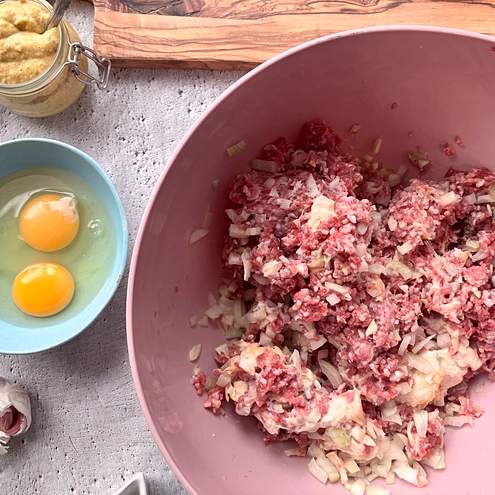 Hovězí mleté karbanátky s cibulovou marmeládou - krok přípravy 1
