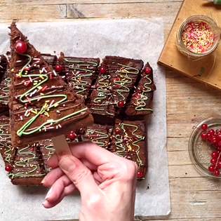 Recipe preview How to make homemade Christmas tree brownies?