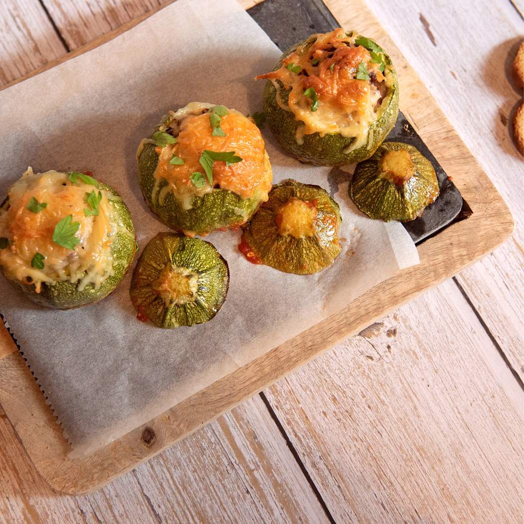 Zucchine tonde ripiene di tonno e mozzarella