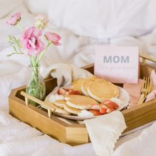 Last minute gift for Mother's Day? Bet on a royal breakfast in bed