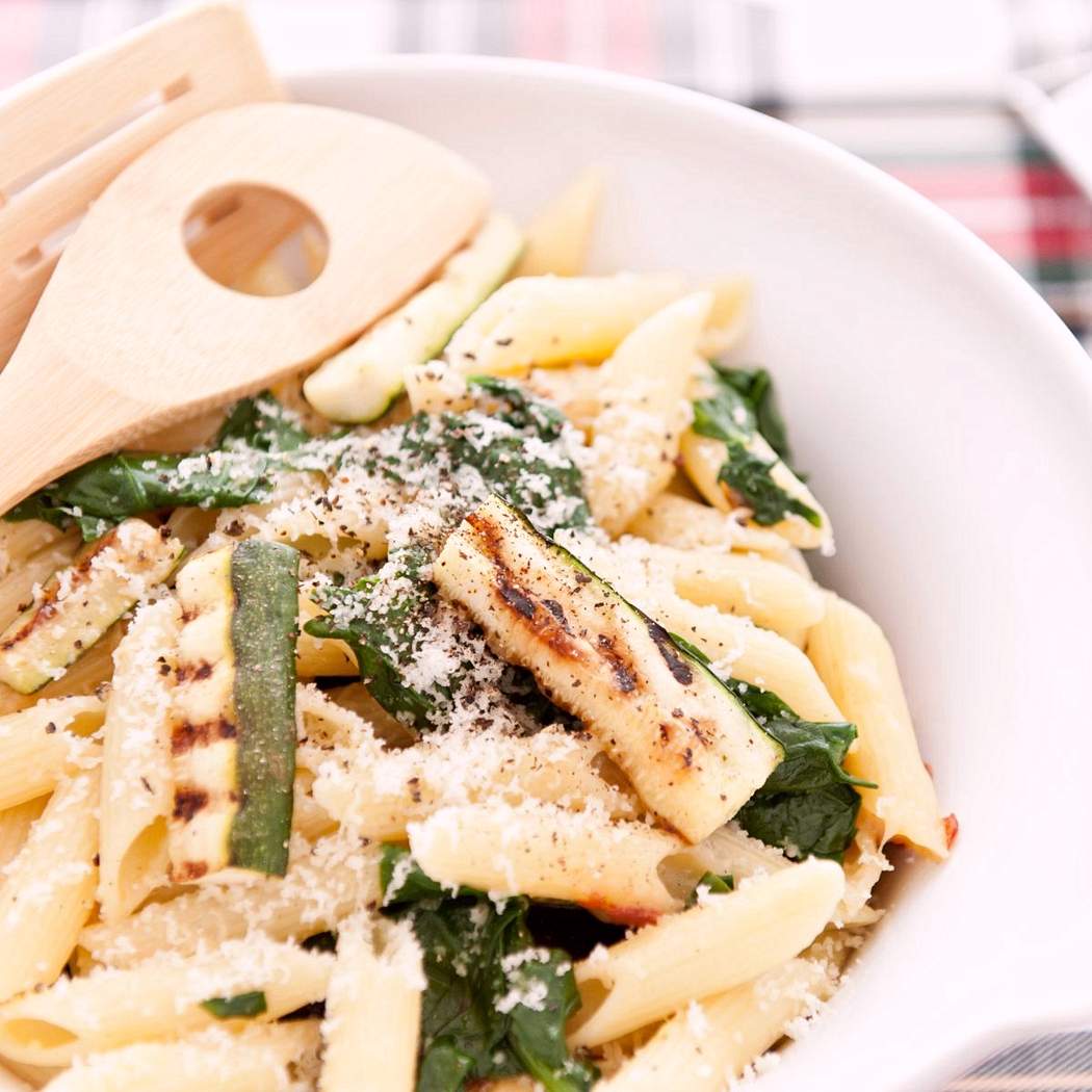 Pasta con zucchine e spinaci