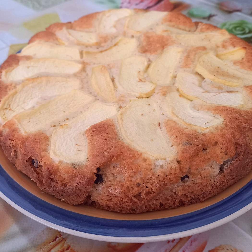 Torta con albumi, yogurt e mele