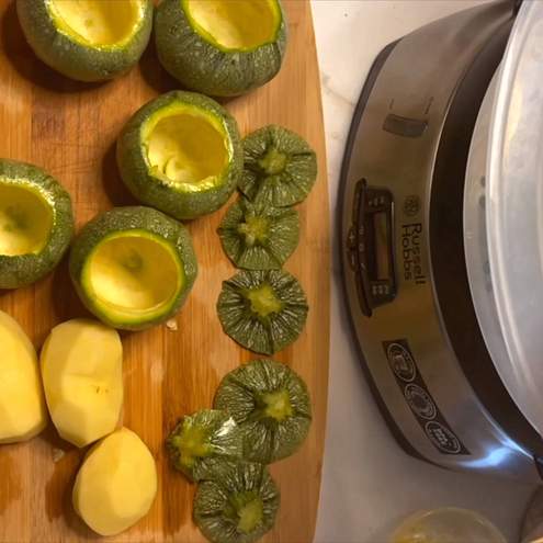 Zucchine tonde ripiene cotte al vapore - procedimento 1