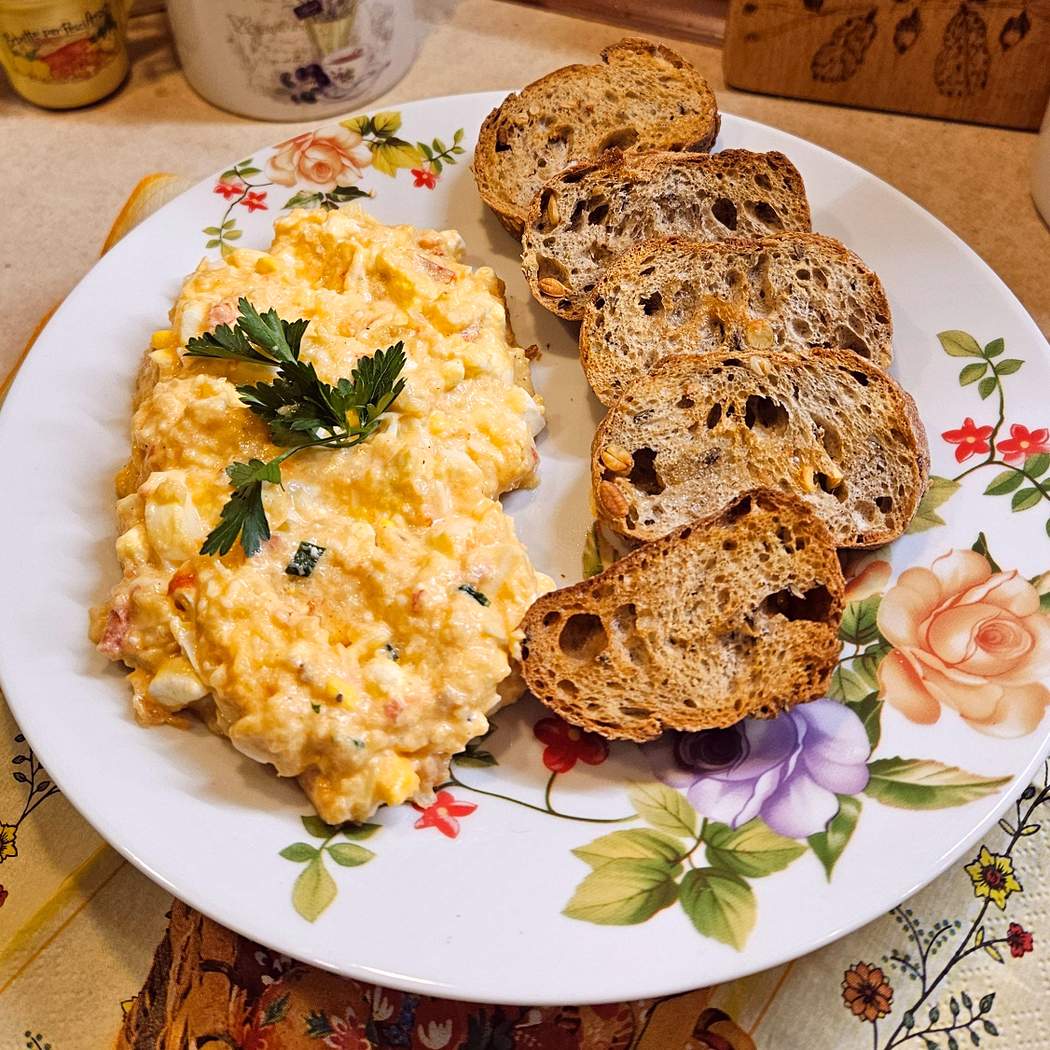 Šalát z pečenej zeleniny s cottage syrom a vajíčkom