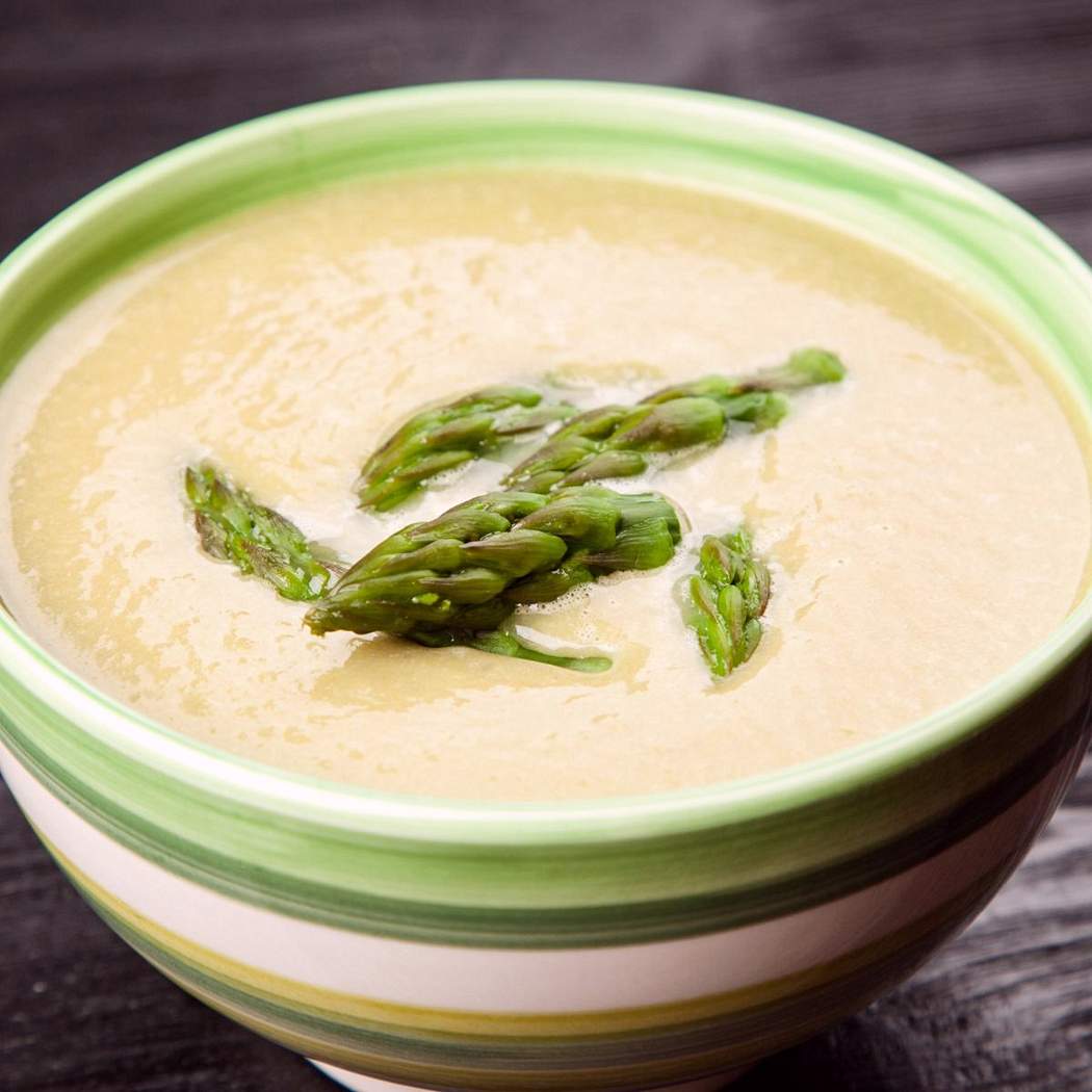 Zuppa di asparagi con panna