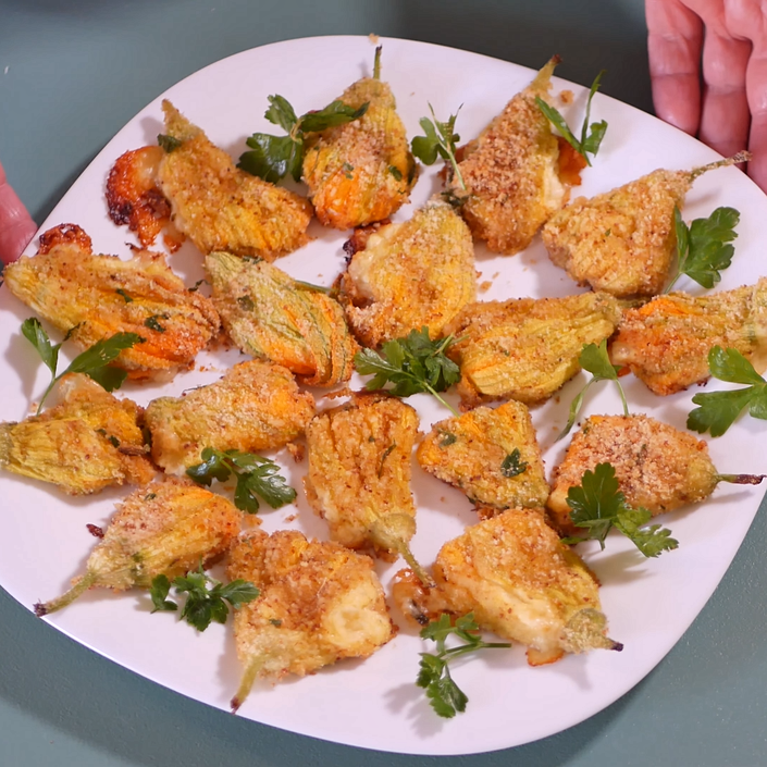 Fiori di zucca ripieni al forno