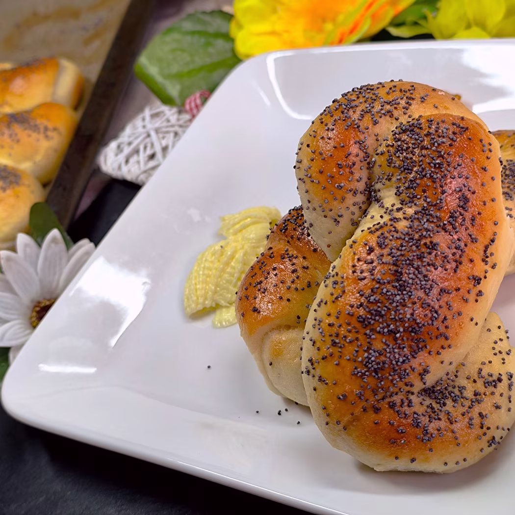 Sladké rožky – lúpačky s makom Recept od babičky. Odporúčam ich vyskúšať./Varím s úsmevom.