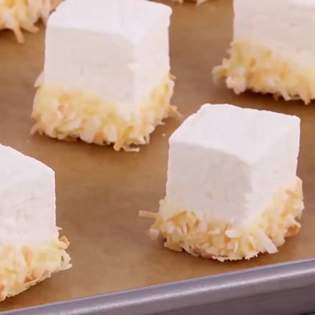 Recipe preview How to make Christmas coconut marshmallows?
