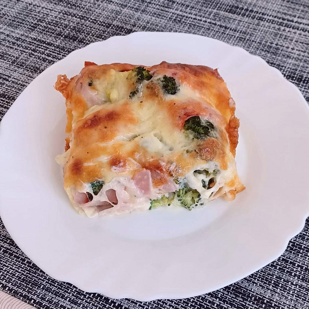 Gegratineerde broccoli met ham en kaas
