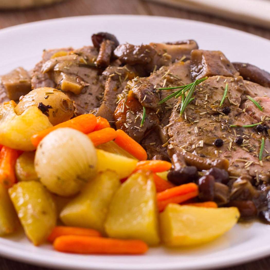 Pieczona wołowina z ziemniakami