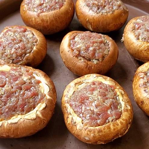 Mäsom a syrom plnené, vyprážané šampiňóny - krok prípravy 1