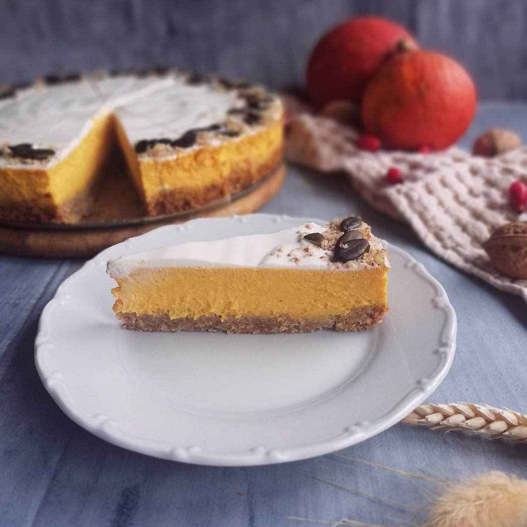 Tökös cheesecake tejszínes öntettel