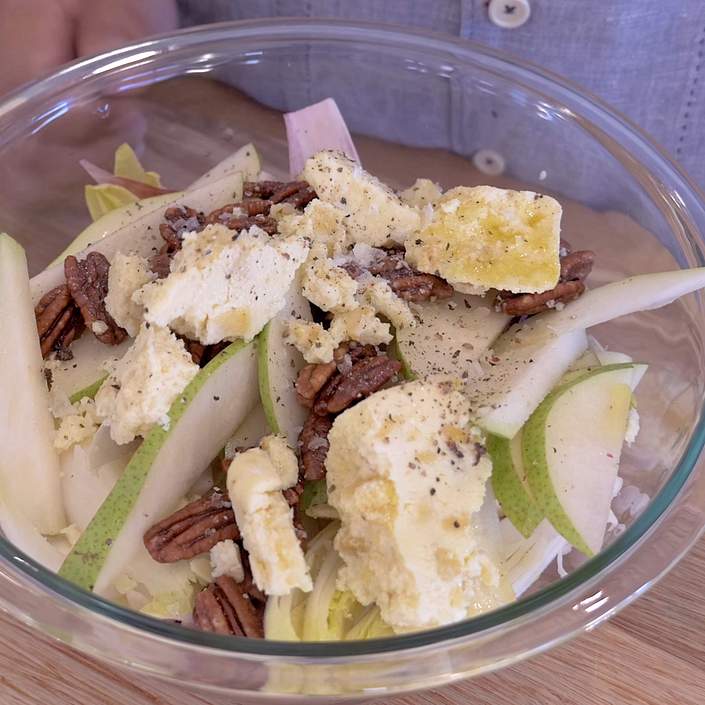 Endivien Birne Salat mit Pecannuss und Roquefortkäse