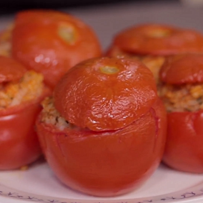 Pomodorini ripieni di riso al forno
