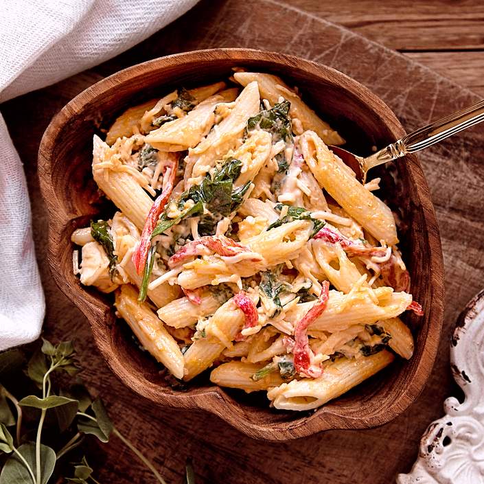 Receta de ensalada de pasta con atún, huevo y maíz