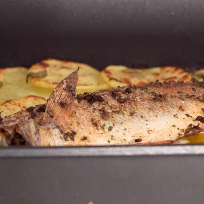 Orata al forno con patate ricetta
