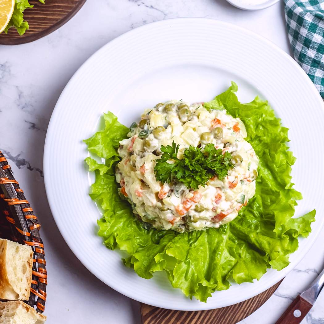 Jednoduchý klasický bramborový salát Vegan