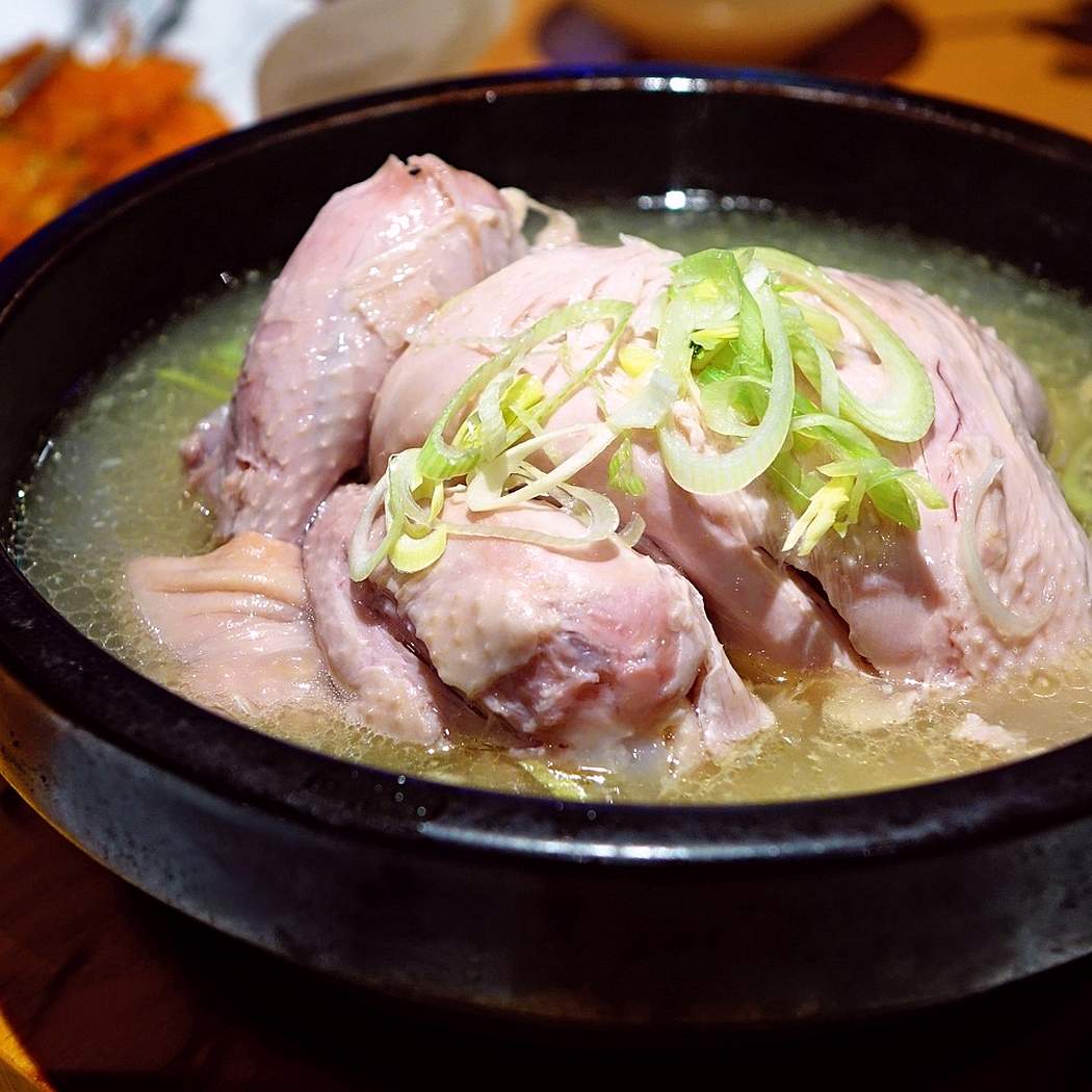 Zuppa di pollo fatta in casa per il raffreddore