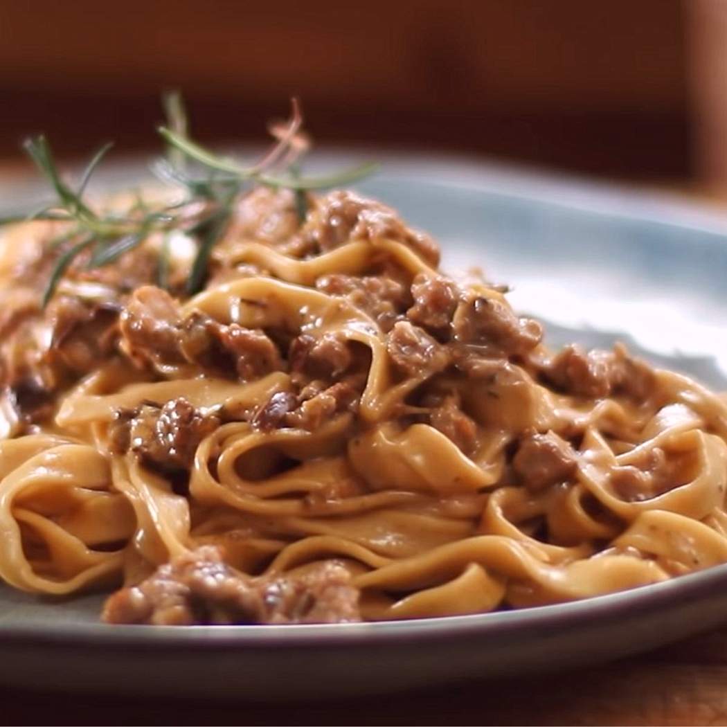 Pasta funghi e salsiccia
