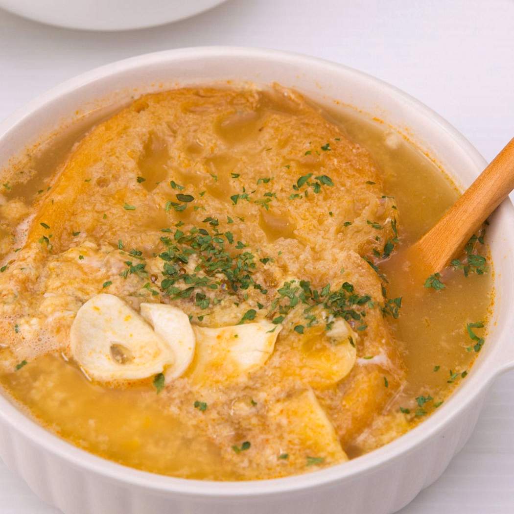 Zuppa d'aglio con brodo