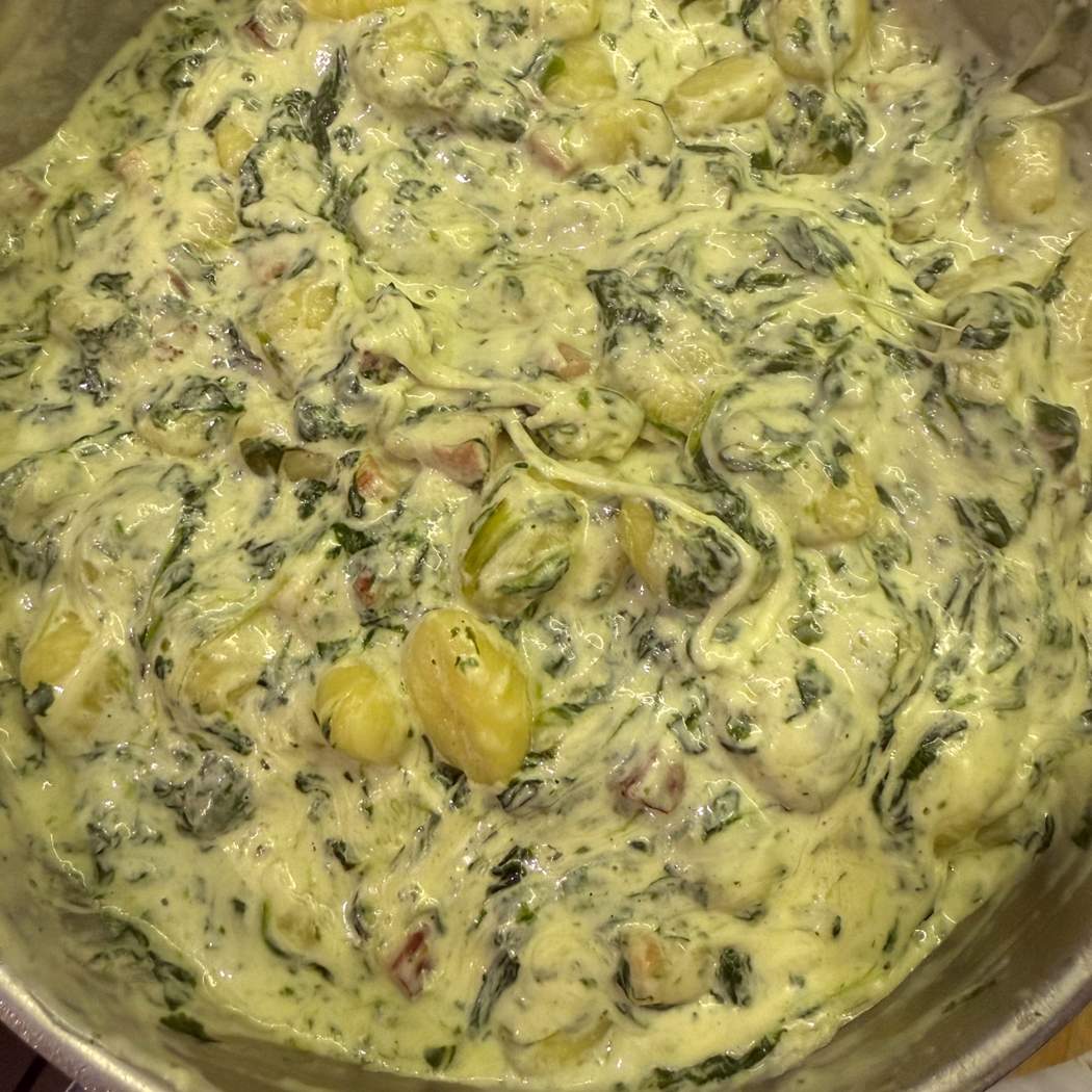 Gnocchi s pančettou a špenátom