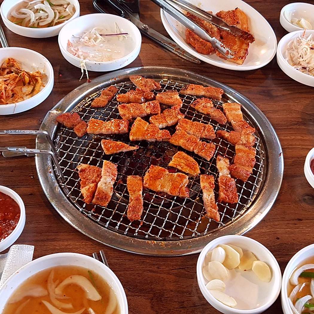 Grillezett koreai BBQ pácolt sertés hasa