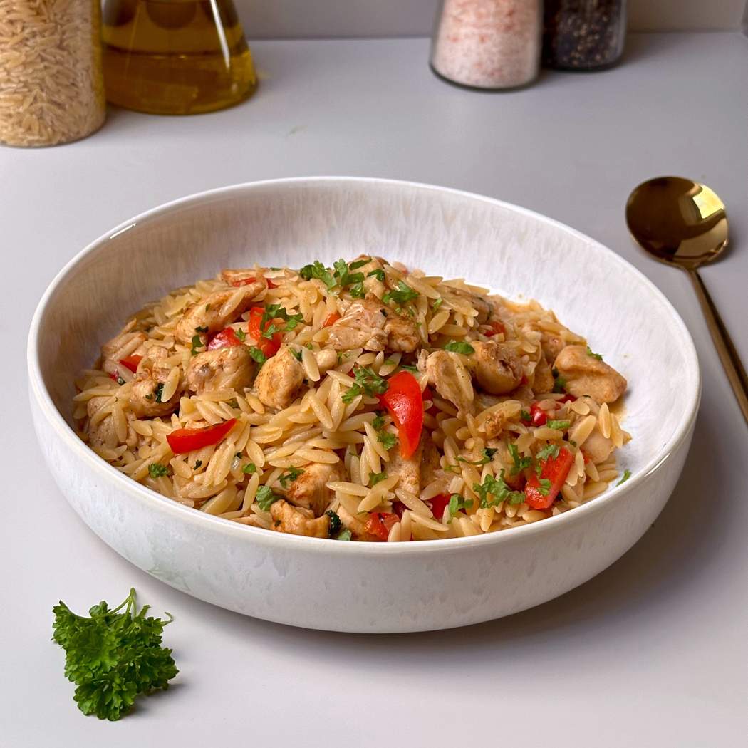 Orzo těstoviny s paprikou a kuřetem