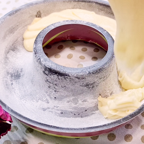 Ciambella allo yogurt soffice - procedimento 1